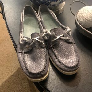 Grey sperry